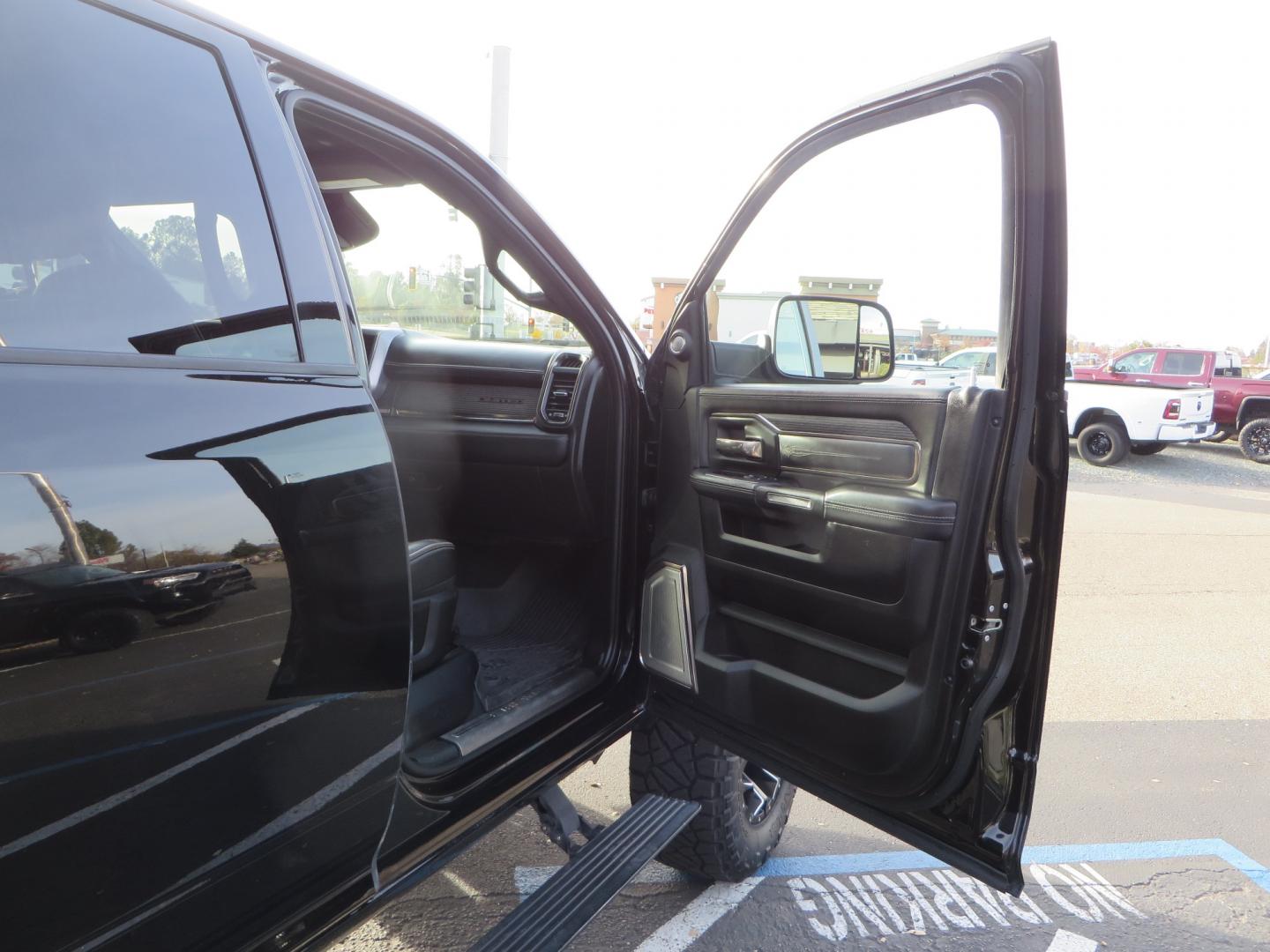 2020 BLACK /BLACK RAM 3500 Limited Mega Cab (3C63R3PLXLG) with an 6.7L I6 HO Turbo Diesel engine, Aisin 6-speed Automatic Transmission transmission, located at 2630 Grass Valley Highway, Auburn, CA, 95603, (530) 508-5100, 38.937893, -121.095482 - Photo#52